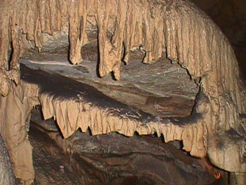 Cavernes et Grottes Grotte 02 (Jura - AIN)