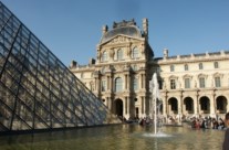 France Paris Pyramide du louvre