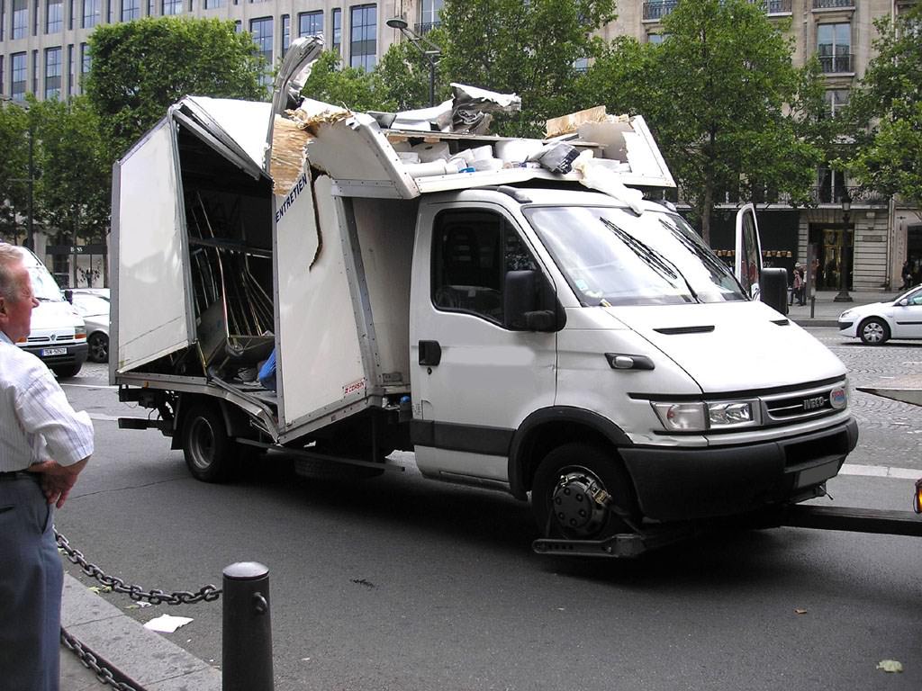 Camions Le tunnel était trop bas !!!