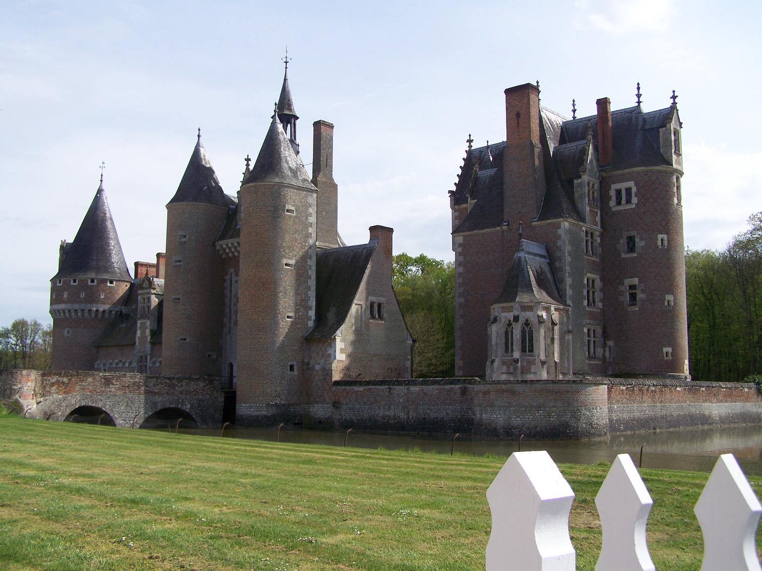 Chateaux et Palais Château du Moulin