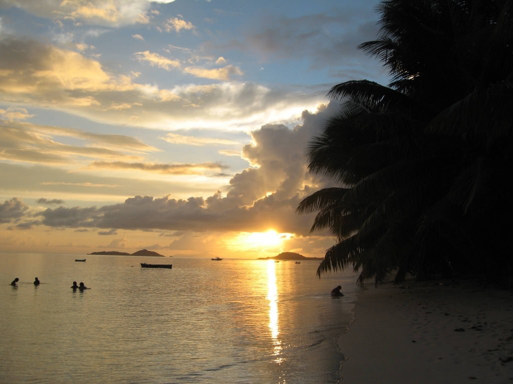 Les Seychelles Couché de soleil sur Grand Anse