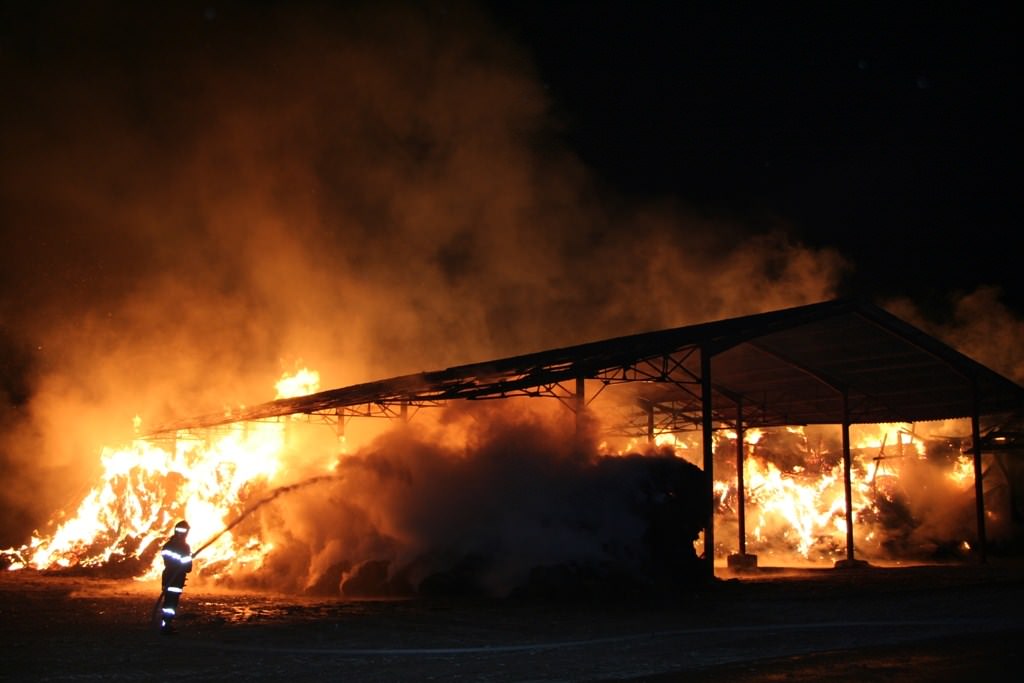 Pompiers et Incendies feu de hangar 2