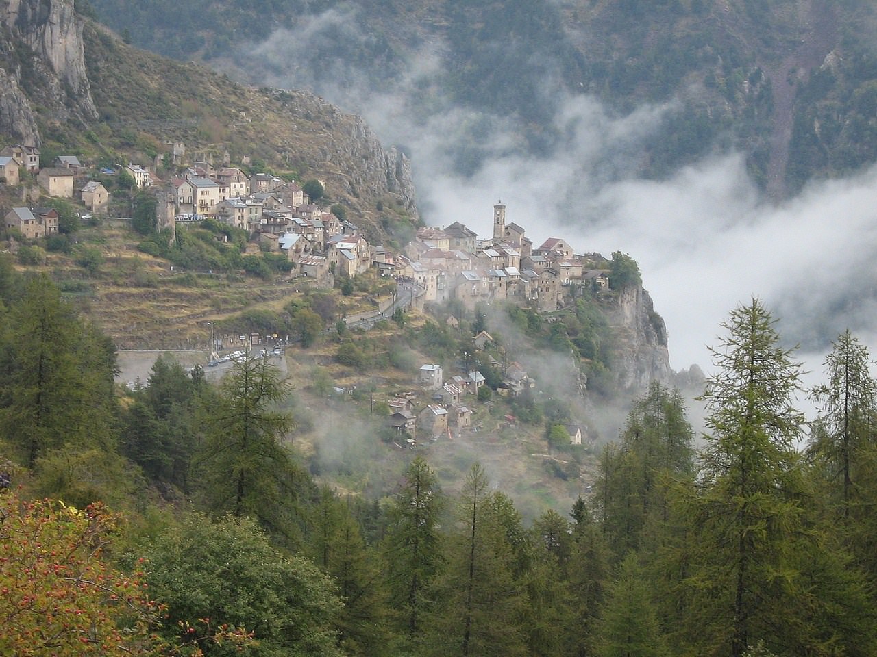 Villes et Villages Roubion village des Alpes Maritimes.