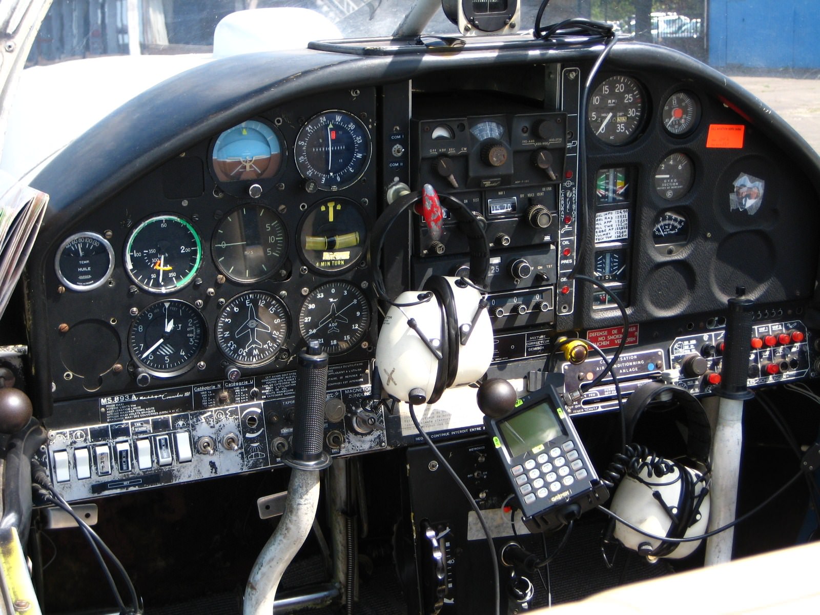 Avions prives Cockpit MS 893