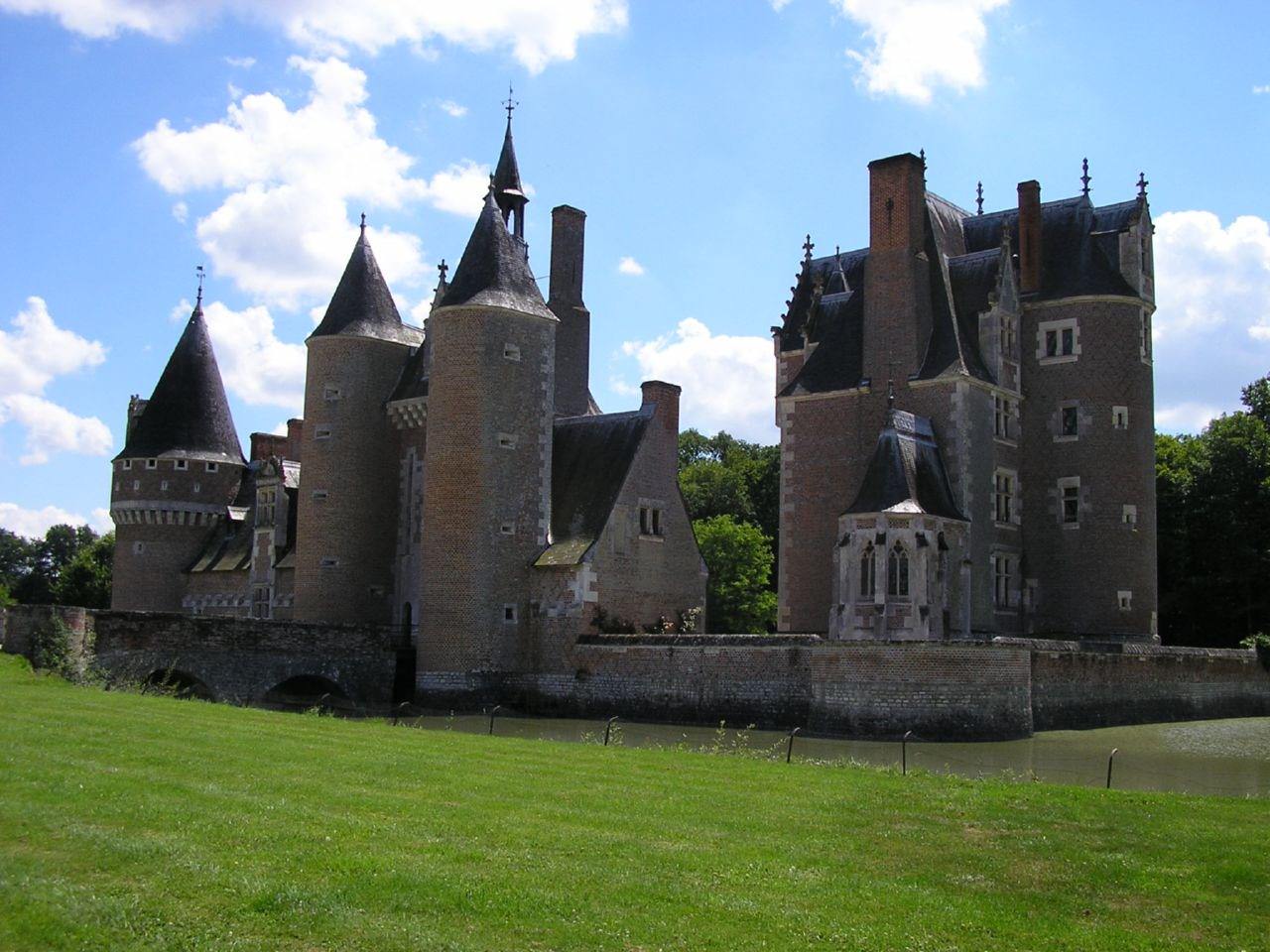 Chateaux et Palais Le chateau Du Moulin