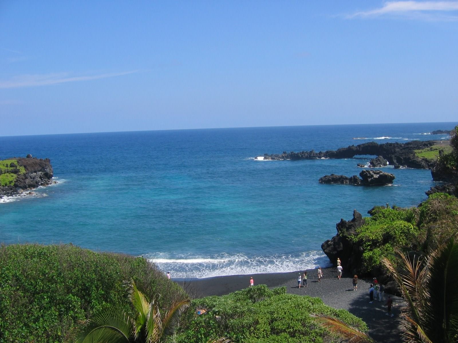 Hawai Black Sand Beach, au long de Hana Highway (Maui)
