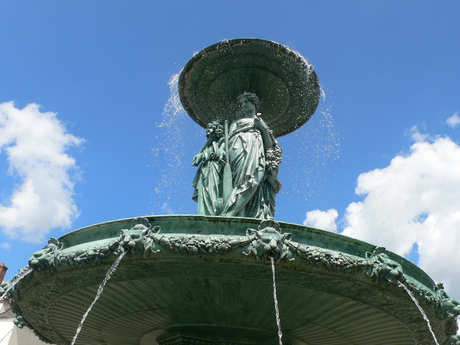 Fontaines et Jets d eau Fontaine St Aspais à Melun