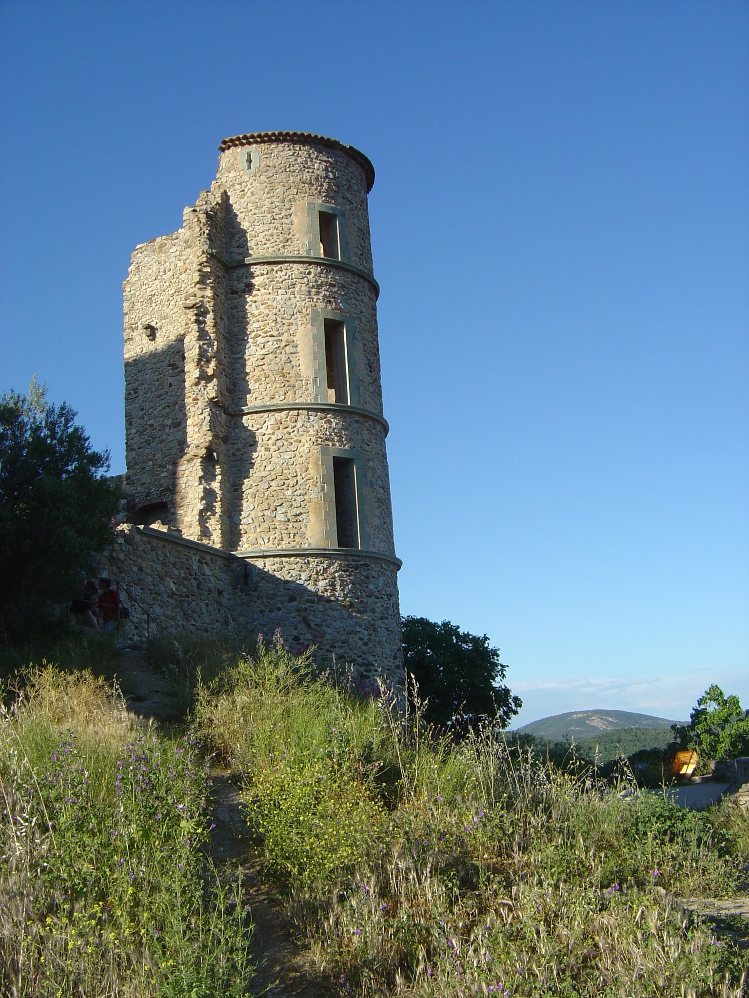 Ruines et Vestiges Ruines du château de Grimaud (Var) surplombant le 