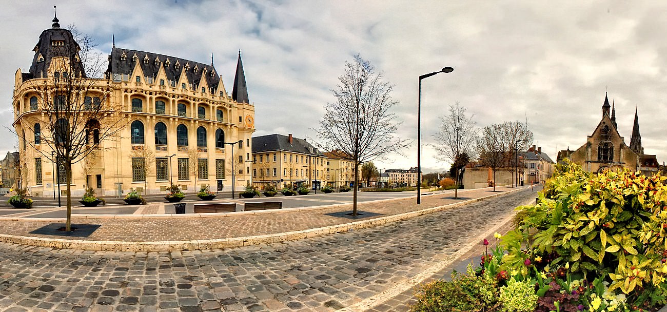 Villes et Villages L' Apostrophe Médiathèque  (28000-Chartres)