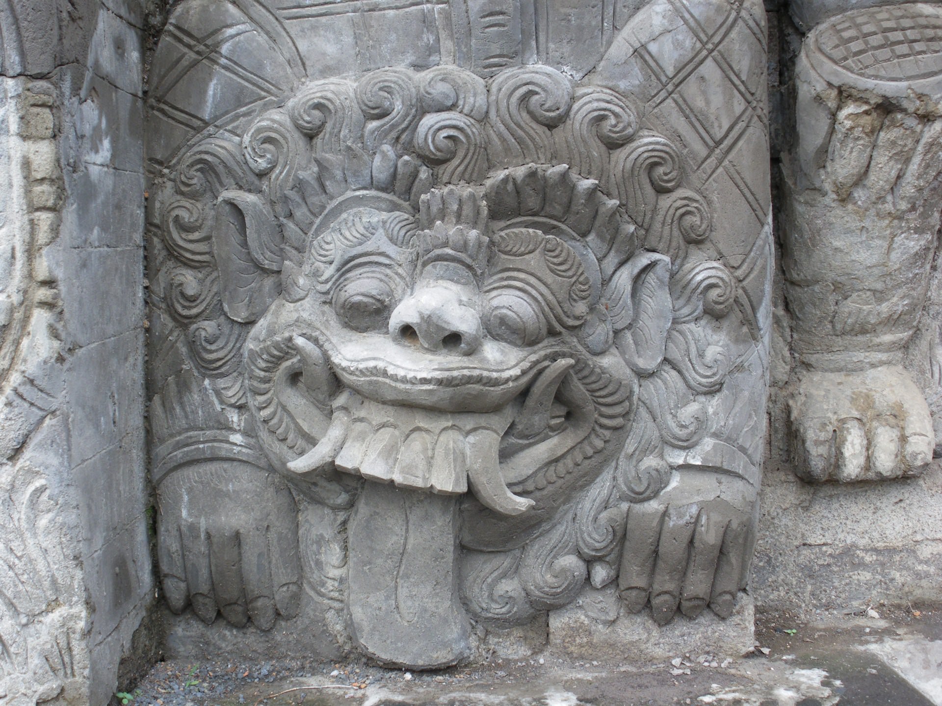 Bali Bas-relief dans un temple hindouiste (île de Bali)