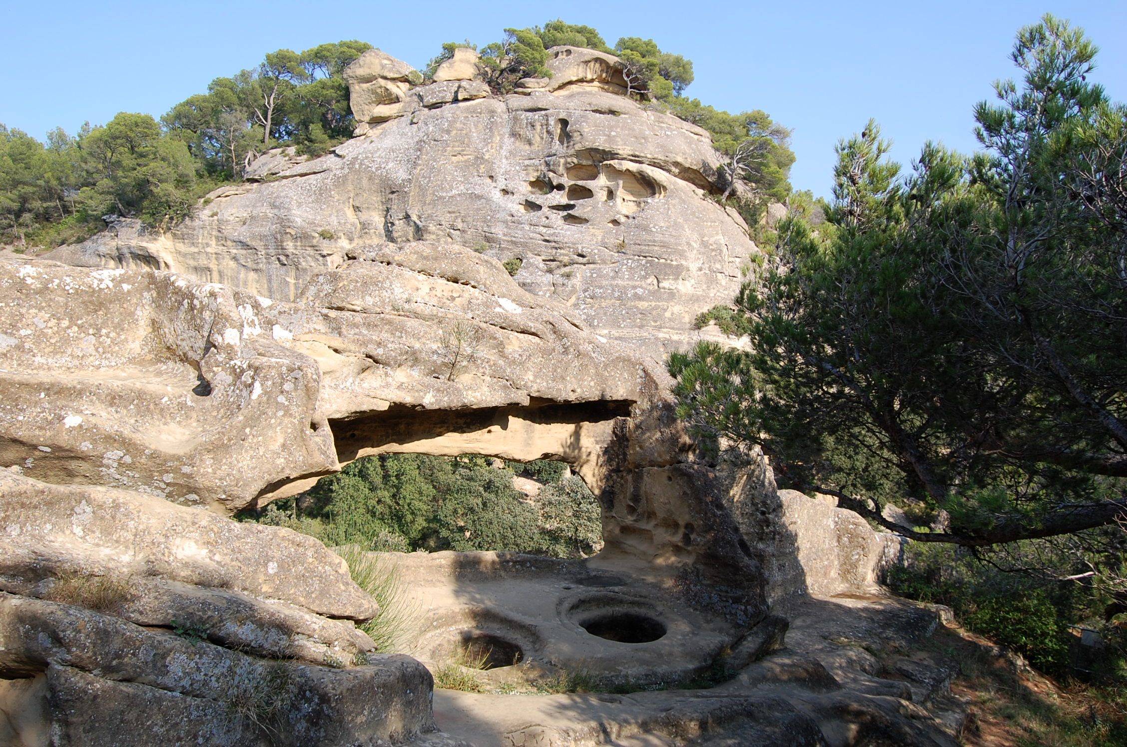 Cavernes et Grottes Lamanon les grottes de Calès