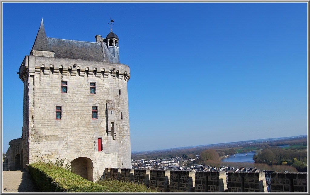 Chateaux et Palais La tour de l'horloge. (château de Chinon)