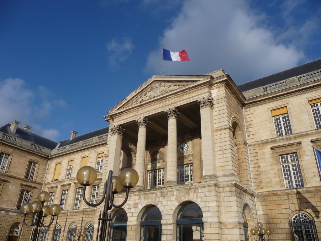 Chateaux et Palais la mairie de Rouen dans l'azur