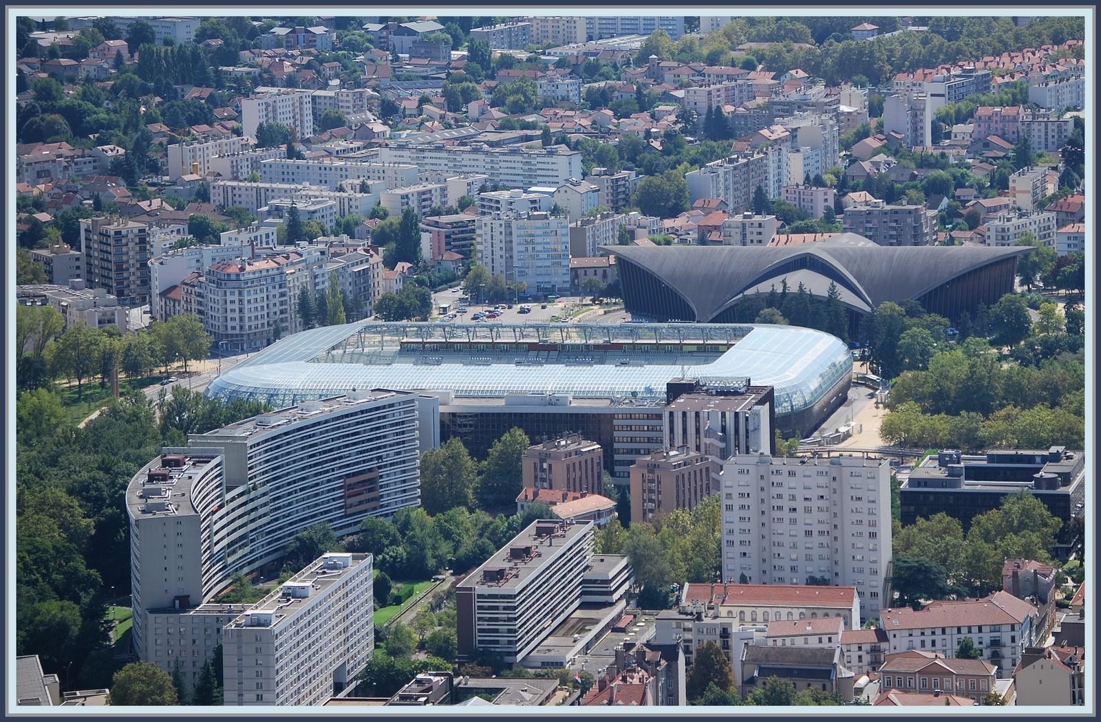 Monde moderne Vol au dessus du stade des Alpes (Grenoble)
