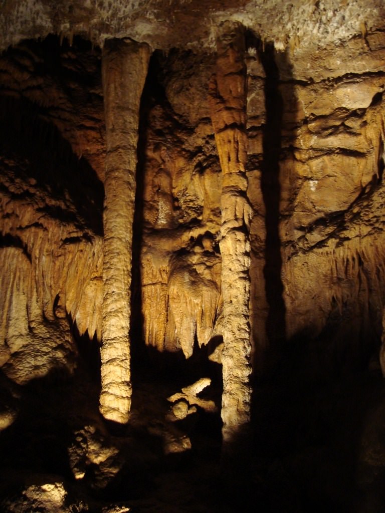 Cavernes et Grottes grotte des moidons