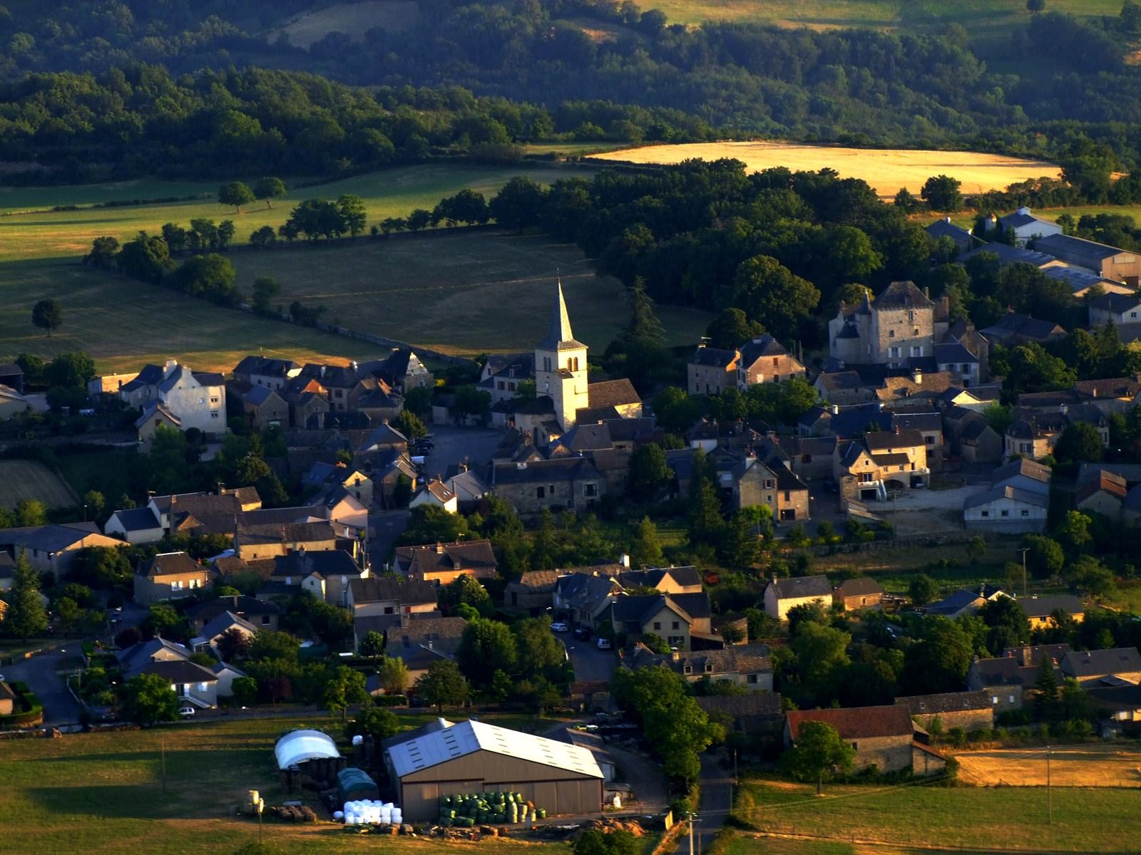 Villes et Villages village aveyronnais