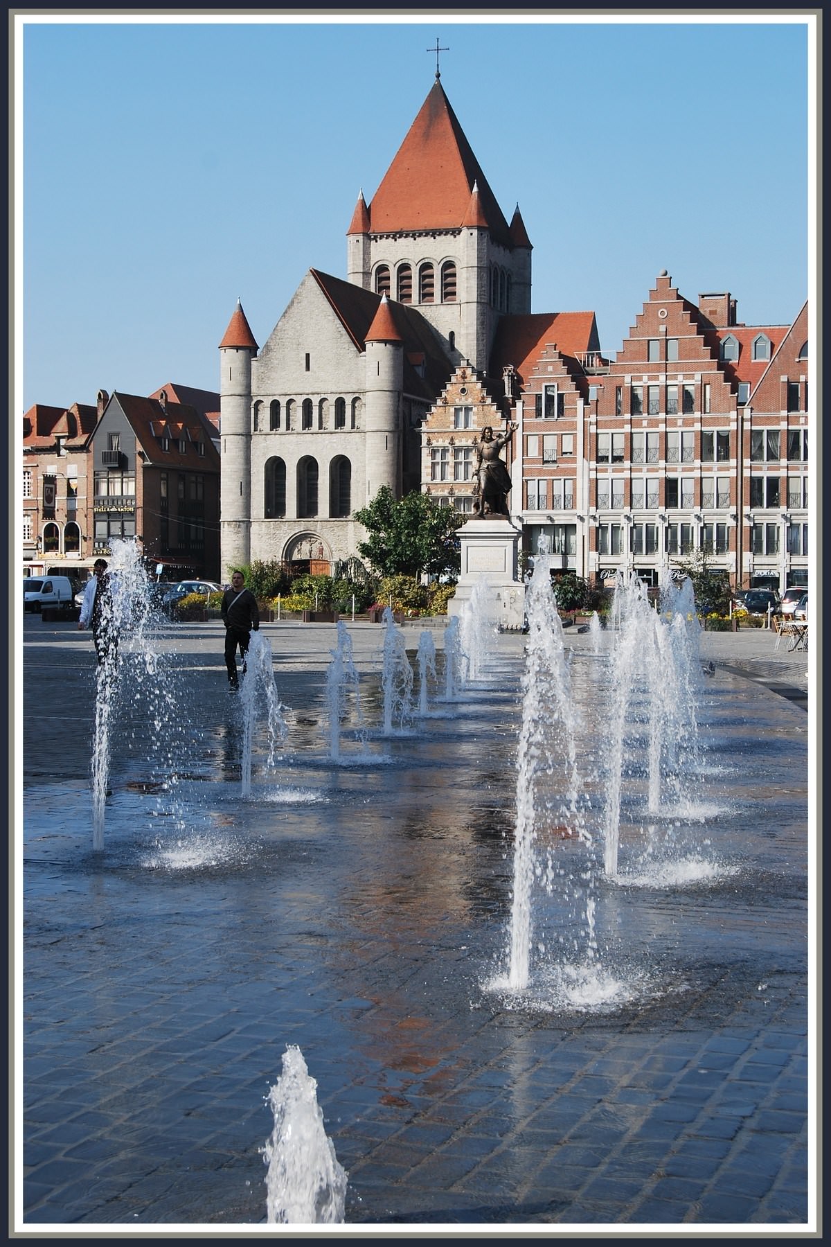 Belgique Tournai (Belgique) - Les jets d'eau sur la Gd-Plac
