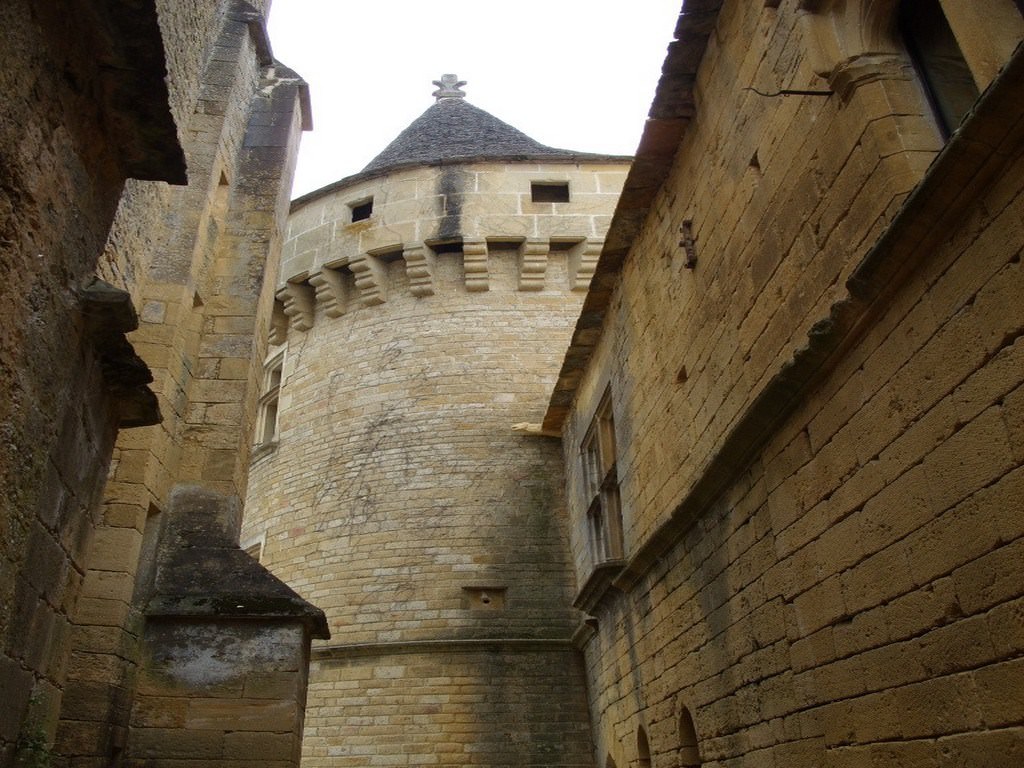 Chateaux et Palais château de st geniez en dordogne
