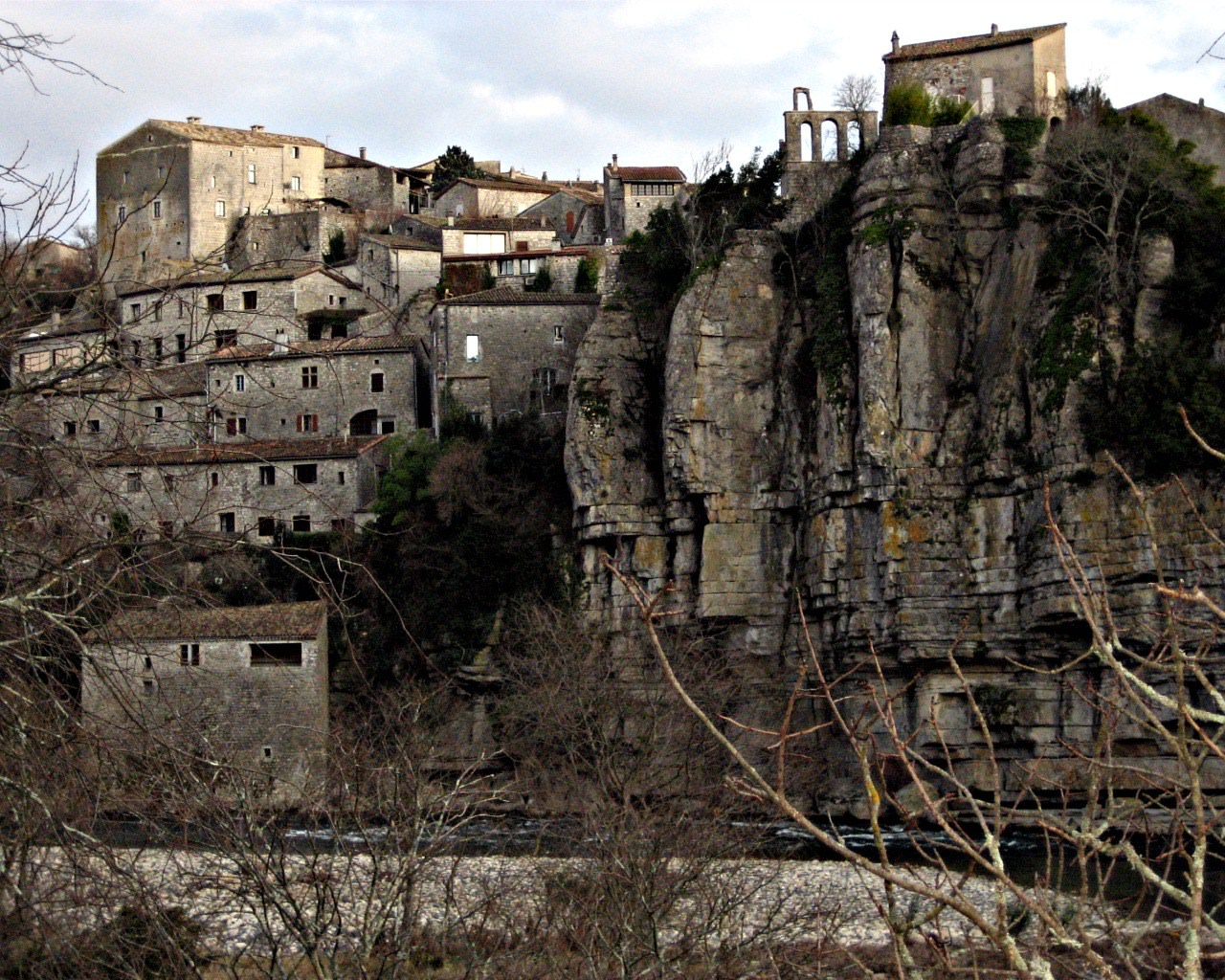 Falaises Balazuc village sur l'Ardèche