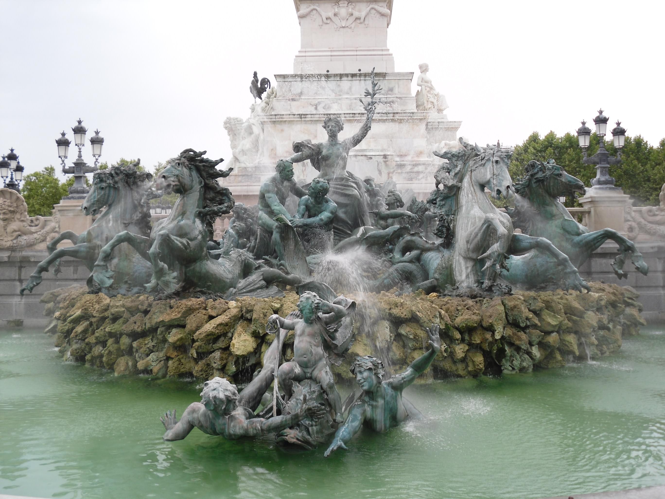 Fontaines et Jets d eau fontaines des Quinconces à Bordeaux
