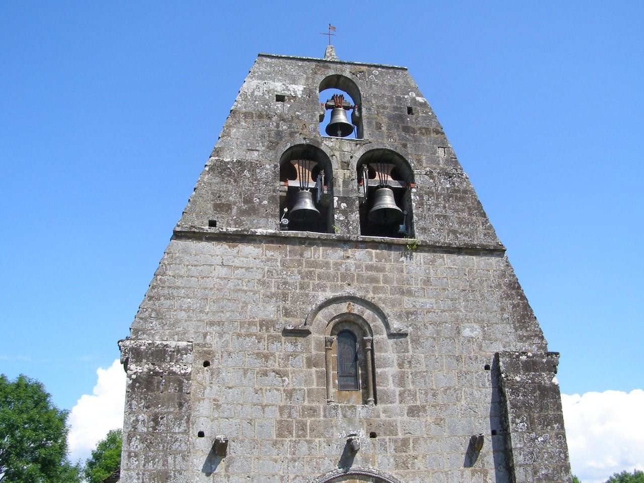 France Auvergne VEBRET - clocher  à  peigne  (15 )