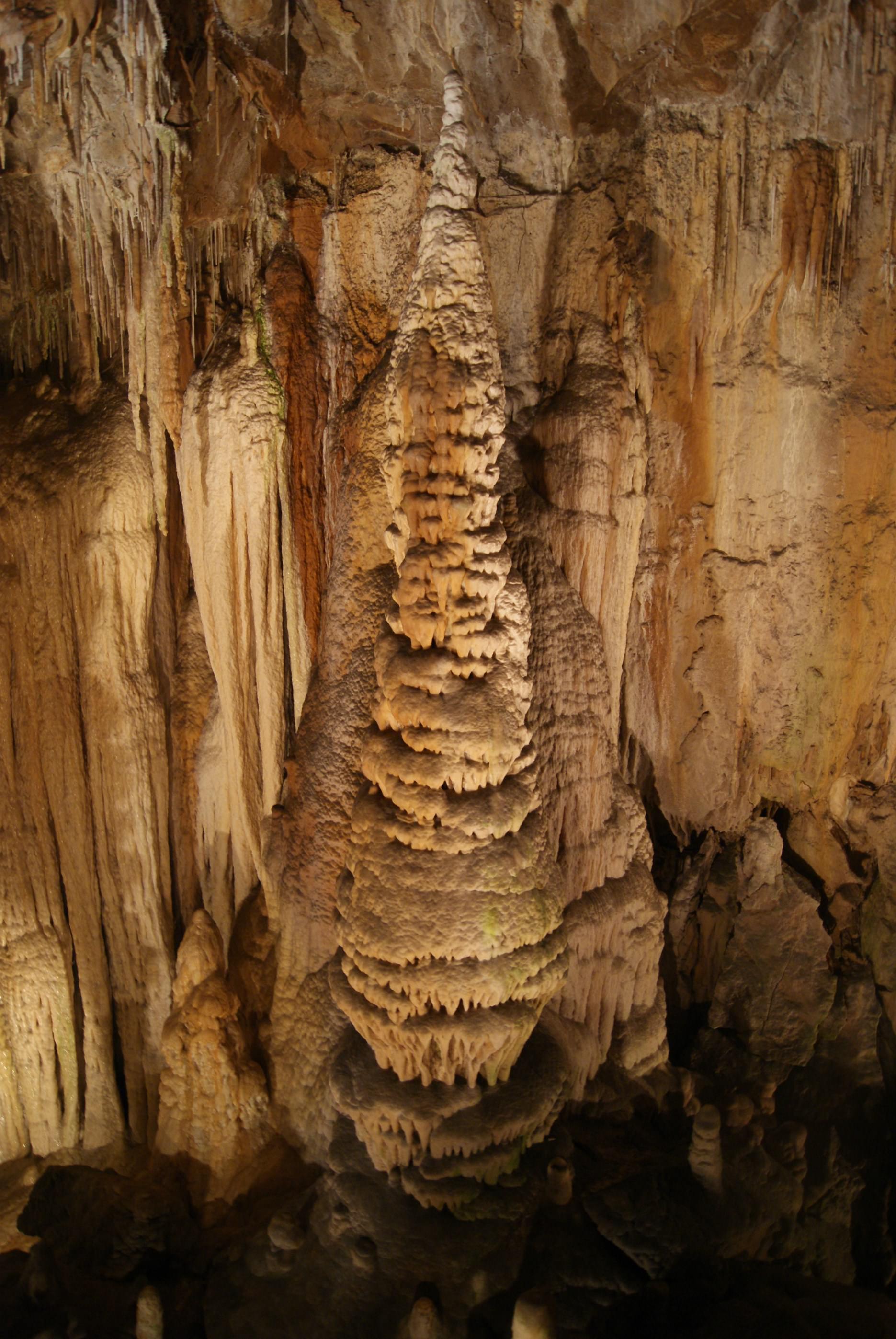 Cavernes et Grottes Colonne 