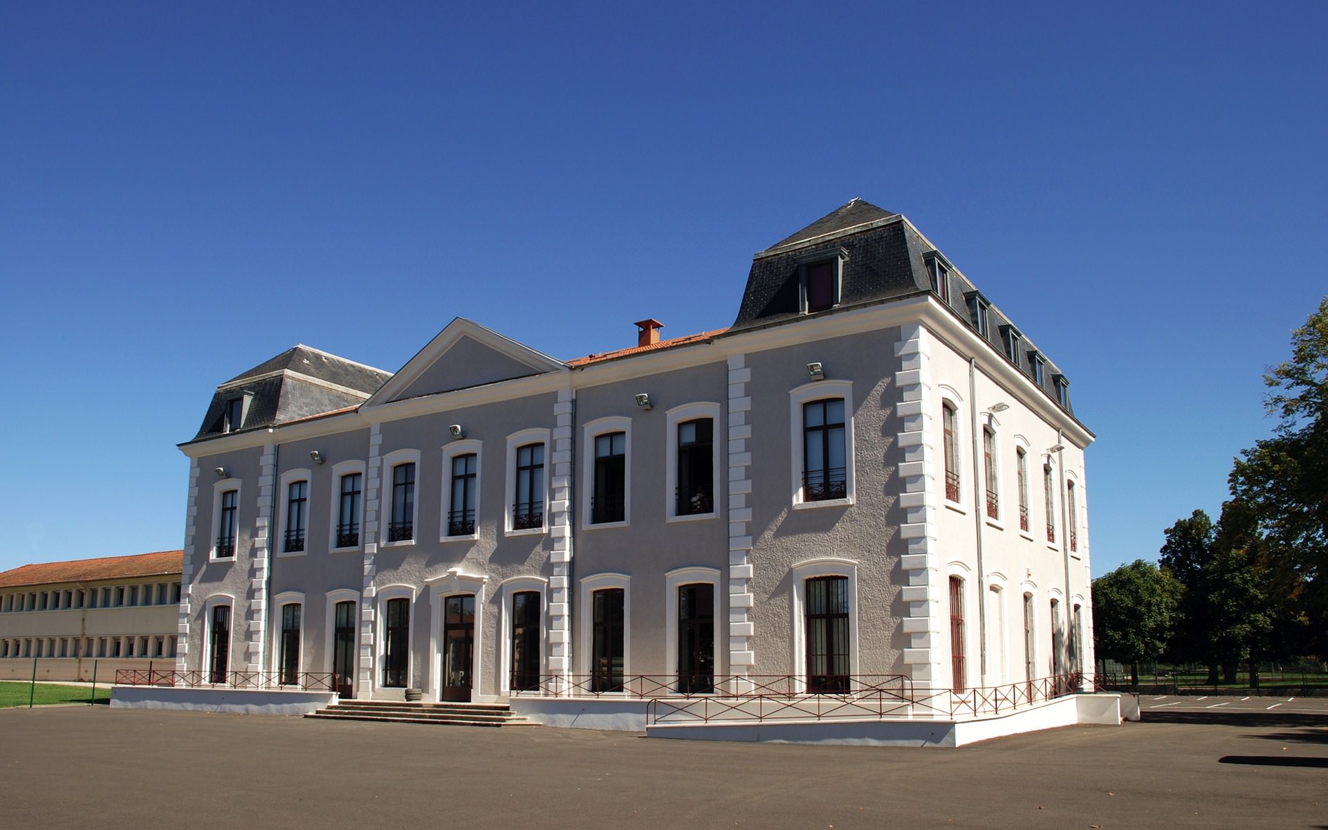 Chateaux et Palais chateau le Palais .Feurs ,Loire 42