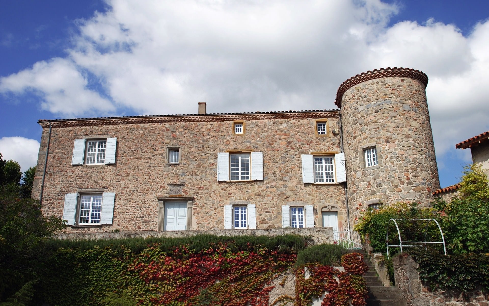 Chateaux et Palais maison forte de Jas ,Loire 42
