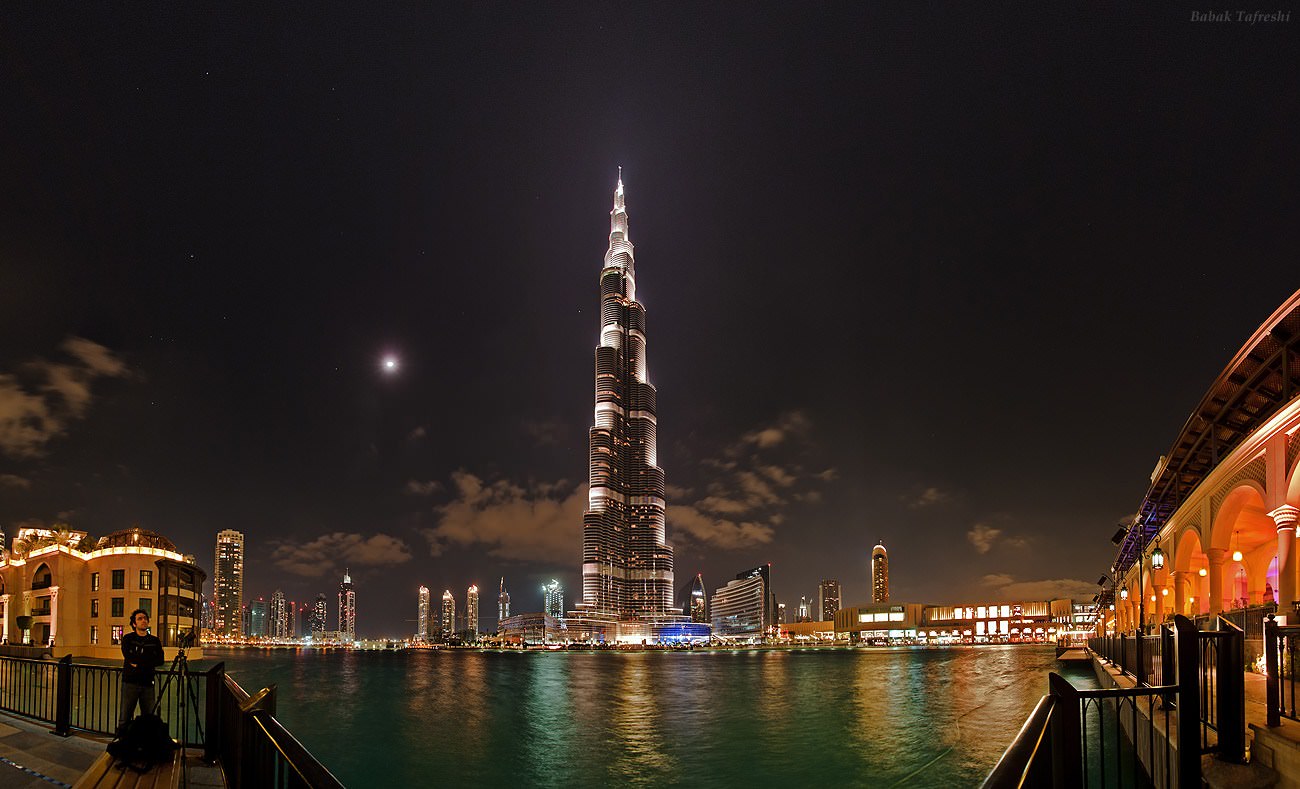 Dubai Dubai by night