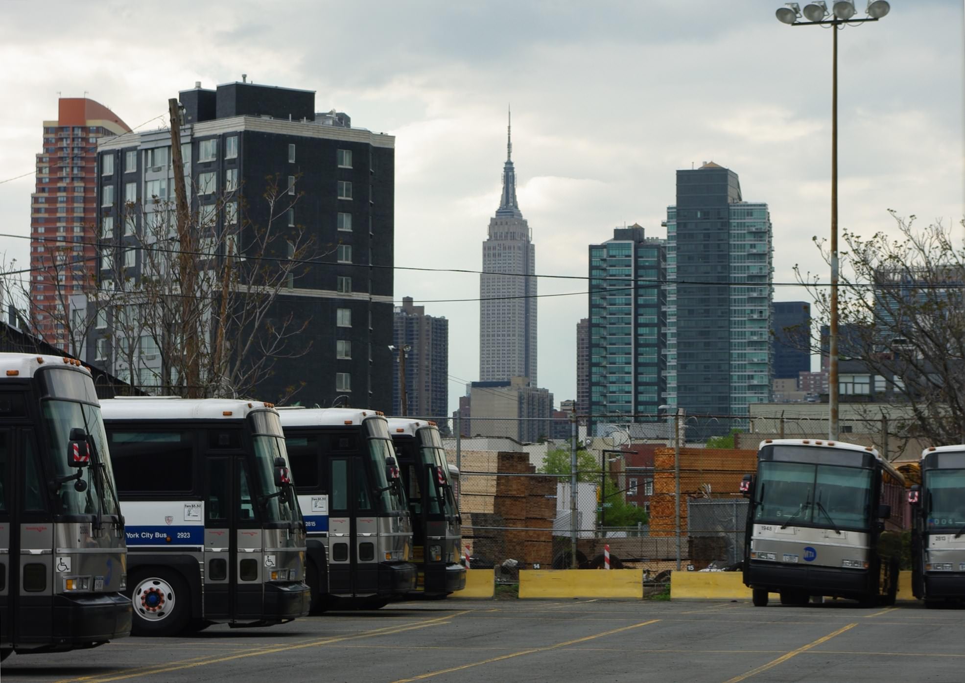 EtatsUnis New York - Dépôt de bus dans le quartier du Queens