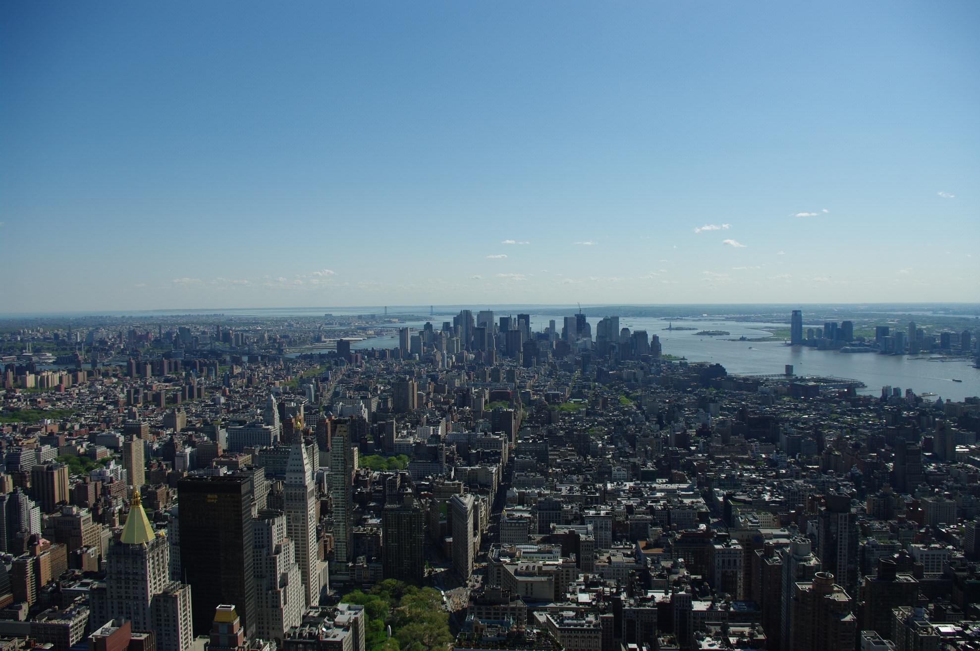 EtatsUnis New York - Manhattan avec la Skyline et la Statue 