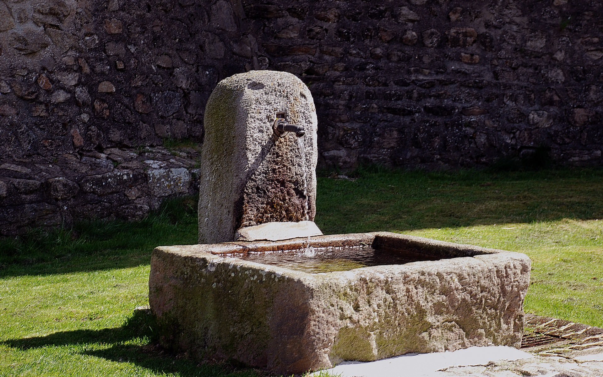 Fontaines et Jets d eau fontaines du chateau de Chalmazel