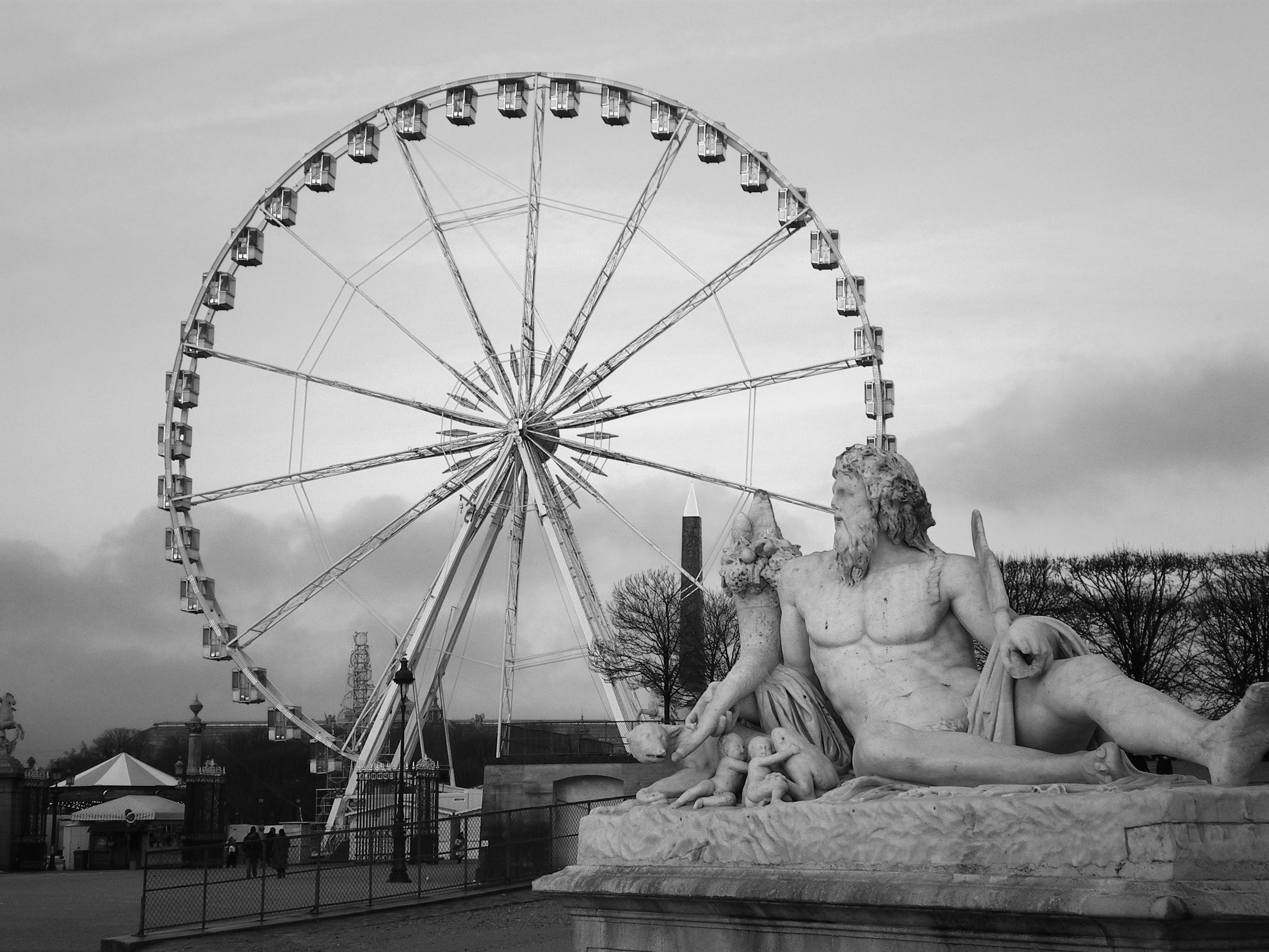 France Paris La roue de la place de la Concorde