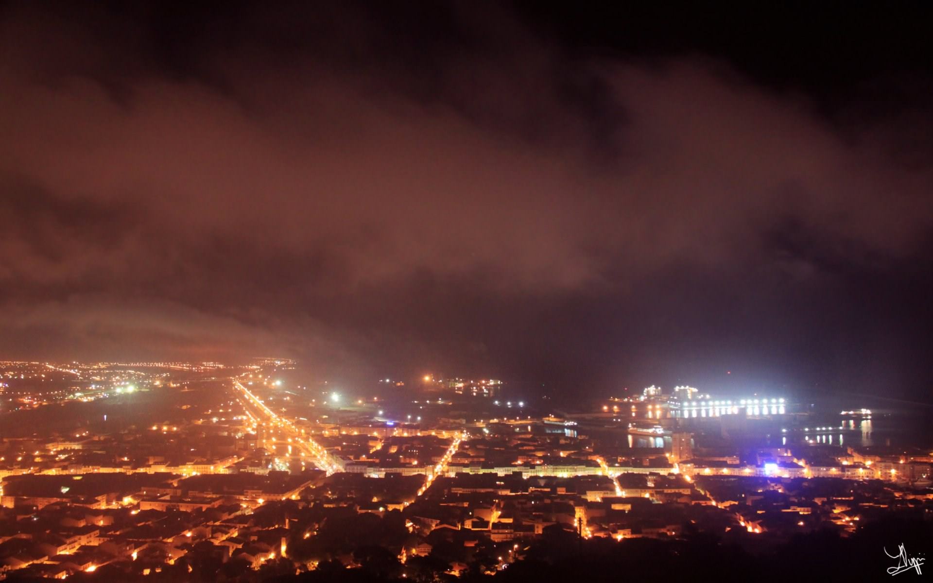 France Provence Alpes et Cote d Azur Nuit et brume sur la ville