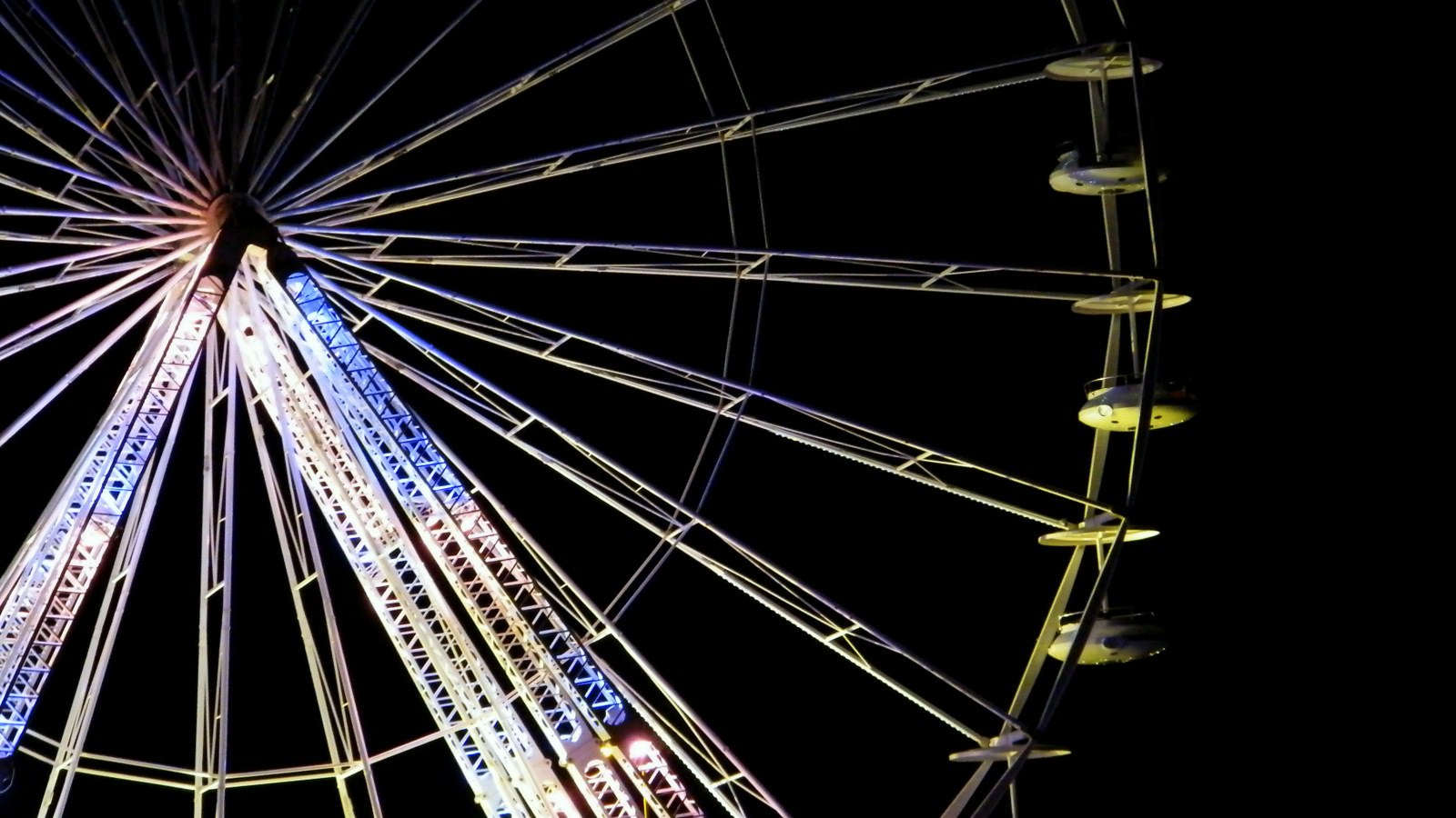 Parcs d attractions night wheel