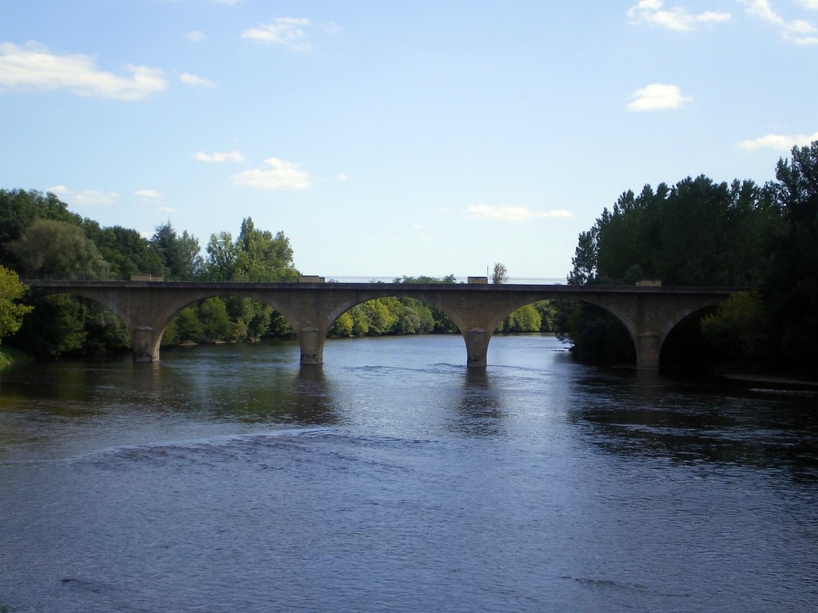 Ponts et Aqueducs un pont sur la rivière
