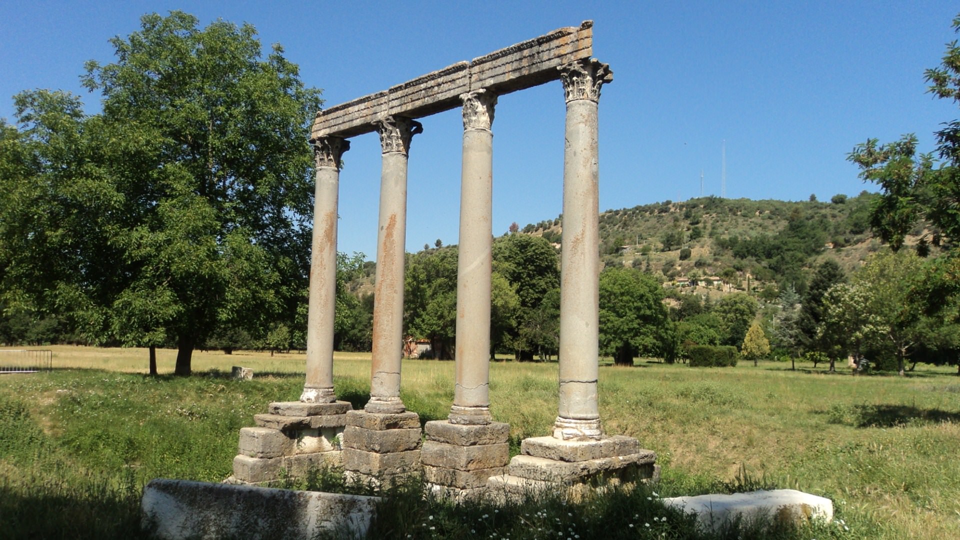 Ruines et Vestiges Ruines d'un temple romain Alpes de Hte Provence