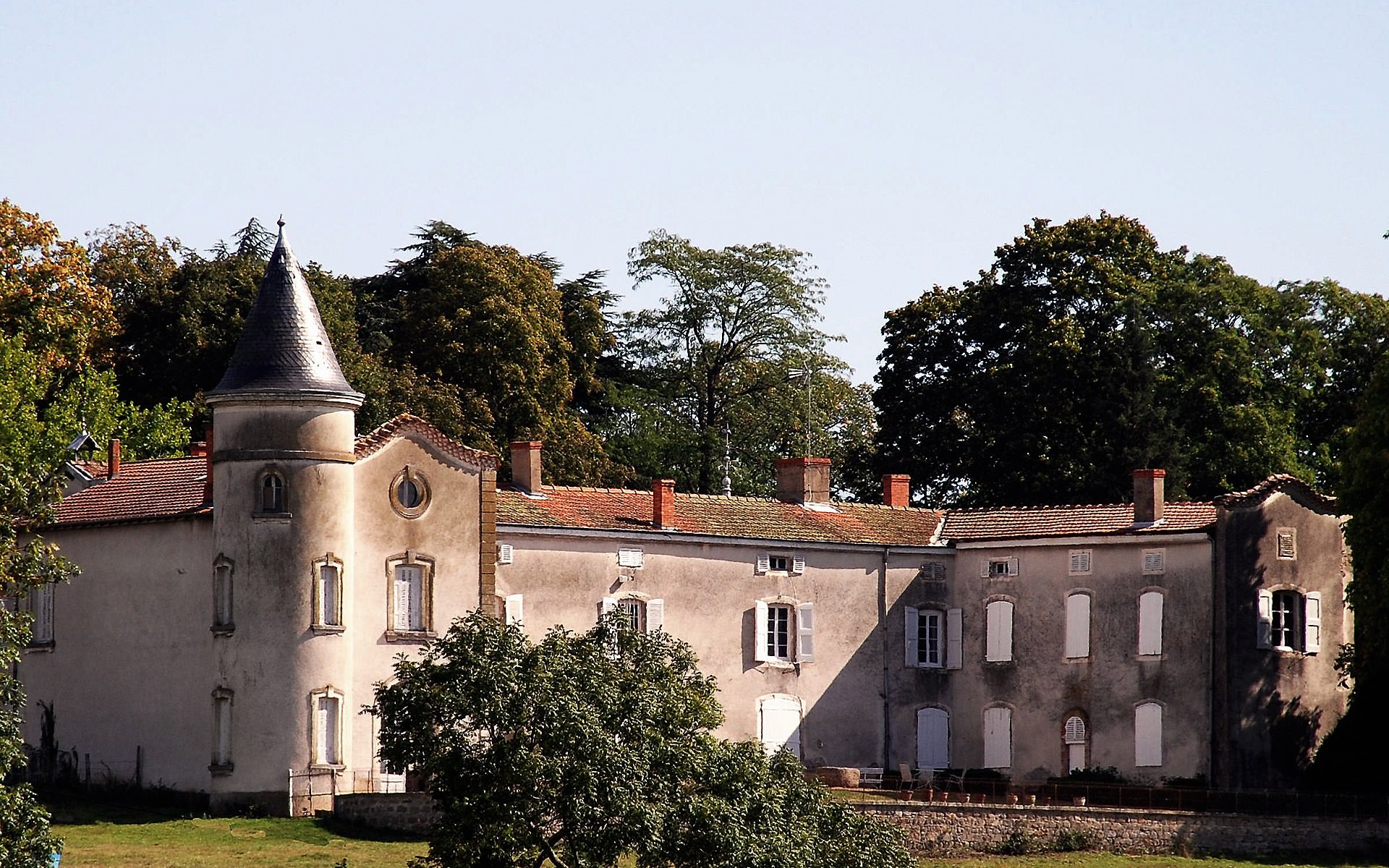 Chateaux et Palais Chateau de la Garon ,Loire 42