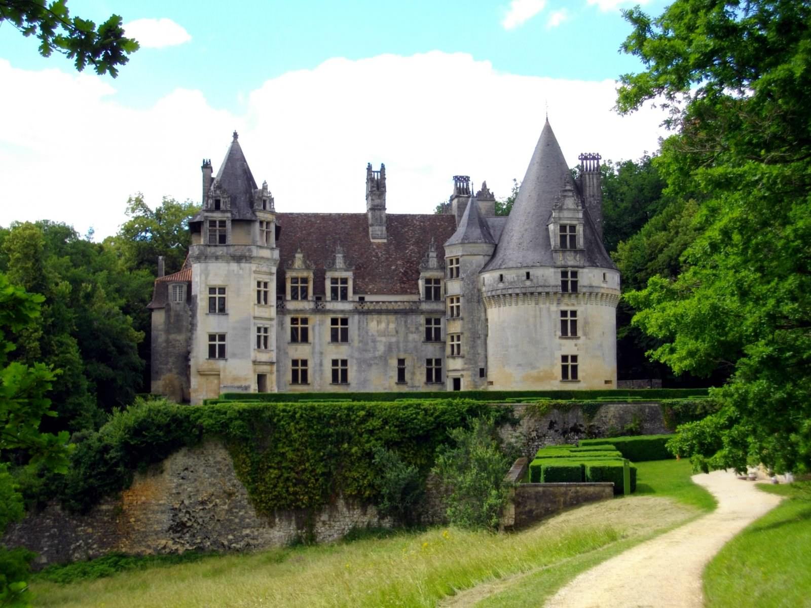 Chateaux et Palais château de Puyguilhem (dordogne)