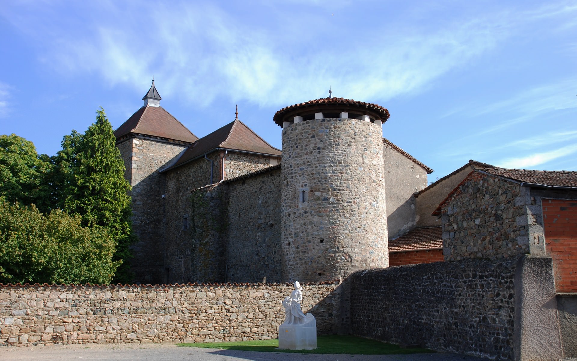 Chateaux et Palais chateau de Grezolles ,Loire 42