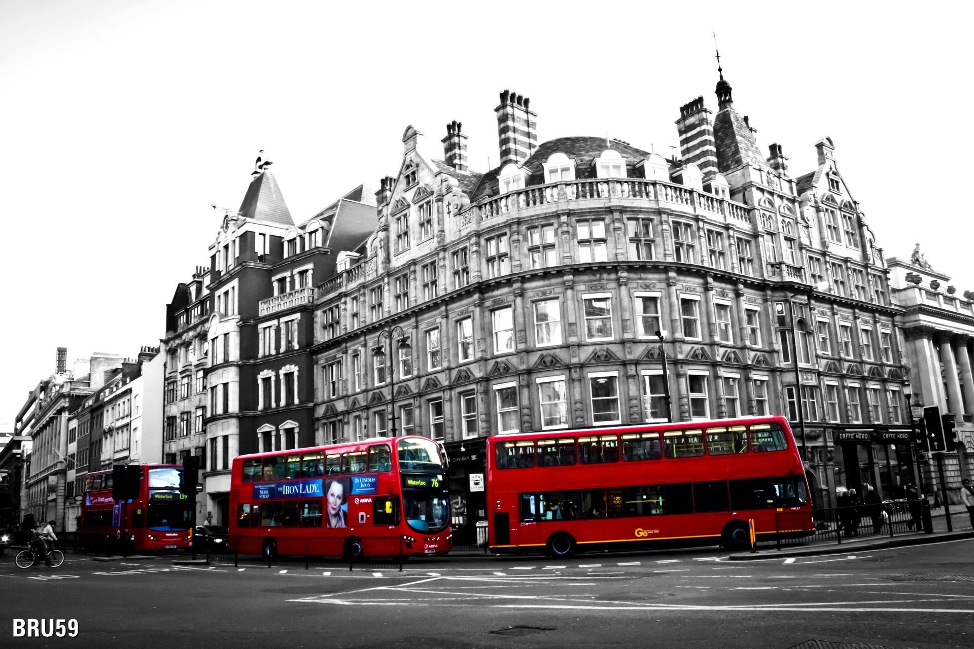 Grande Bretagne Londres et son trio de bus rouge