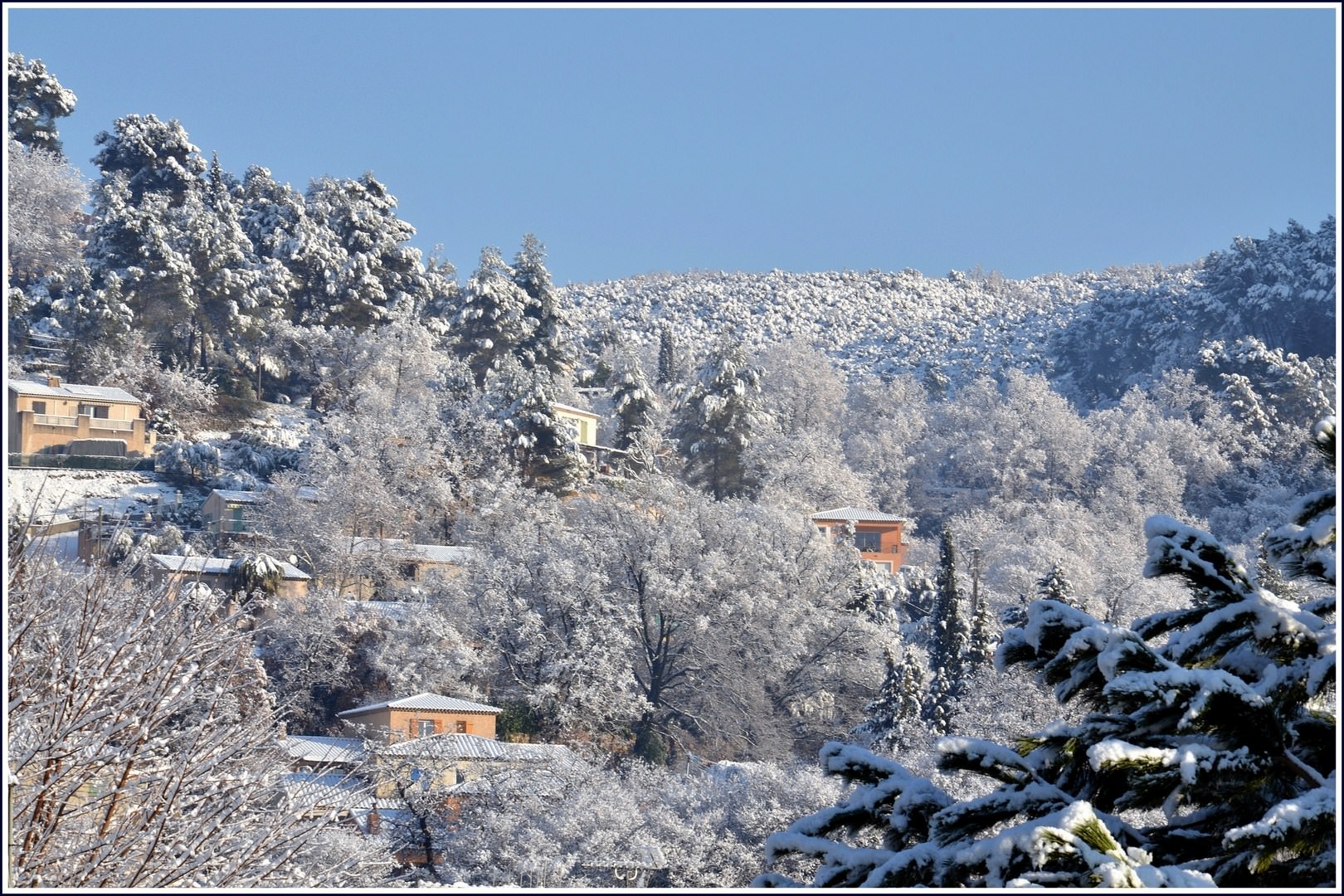 Saison hivernale Il neige dans le sud de la France - Draguignan