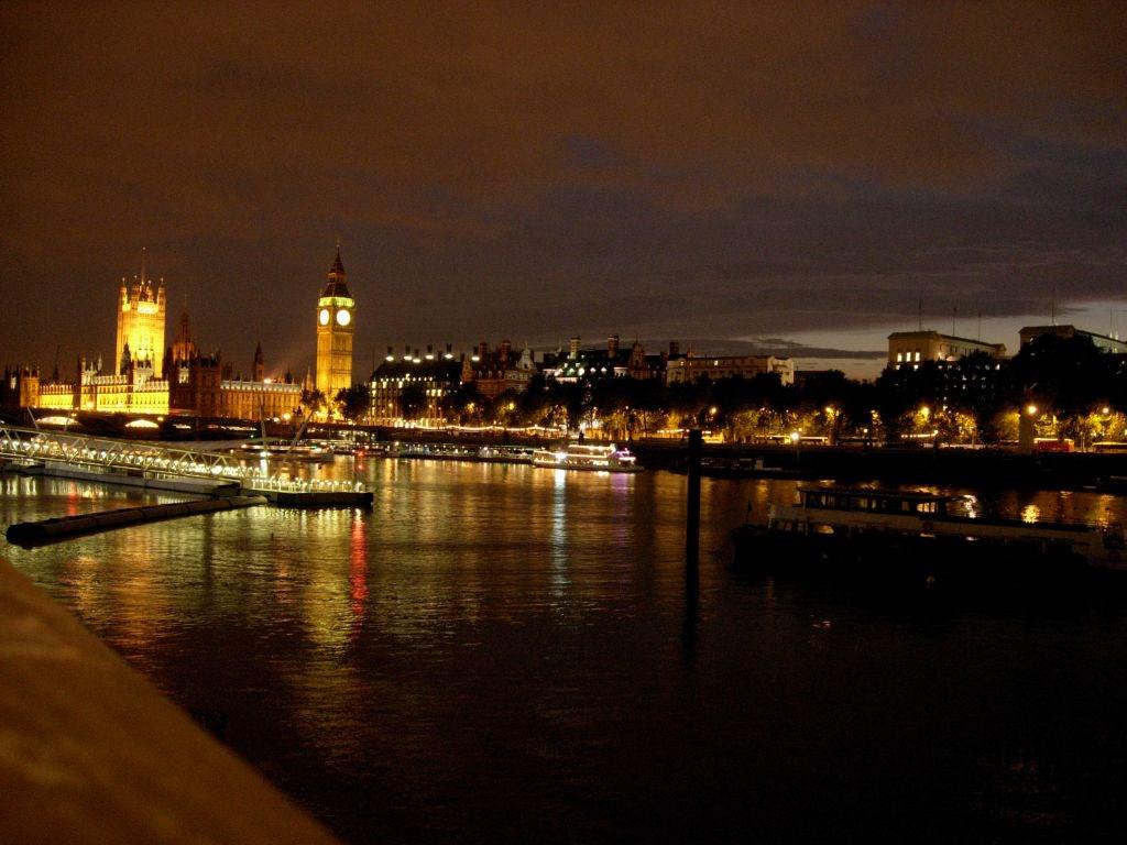 Grande Bretagne Londres- Thames by night