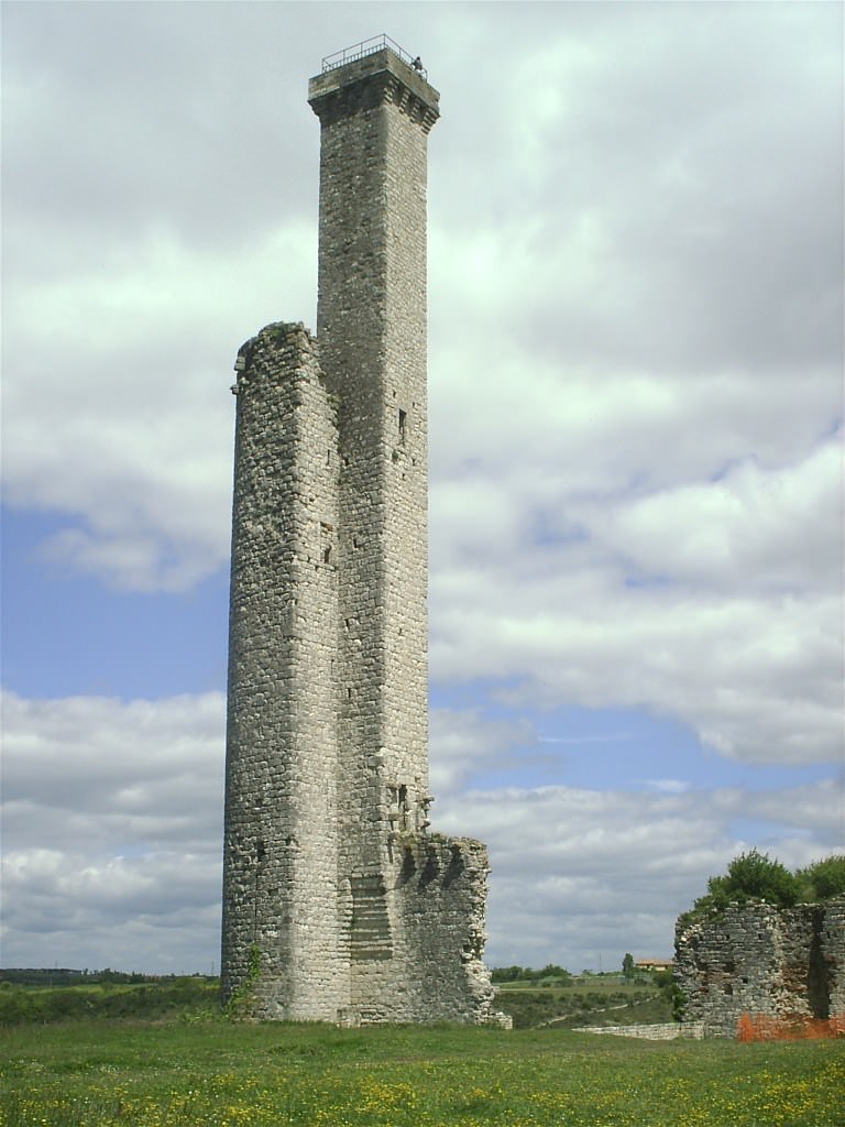 Ruines et Vestiges La tour de Castelnau de Levis