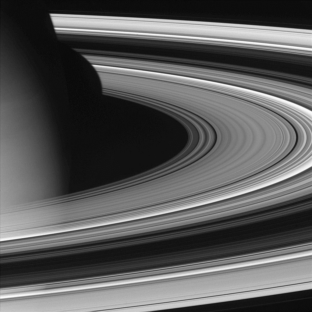 Saturne Gazing Down - November 30, 2004