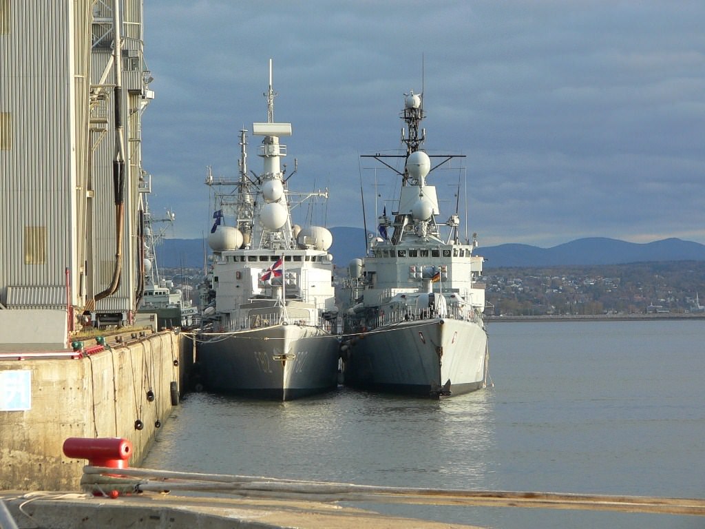 Batiments de Guerre Bateaux Militaire à Québec