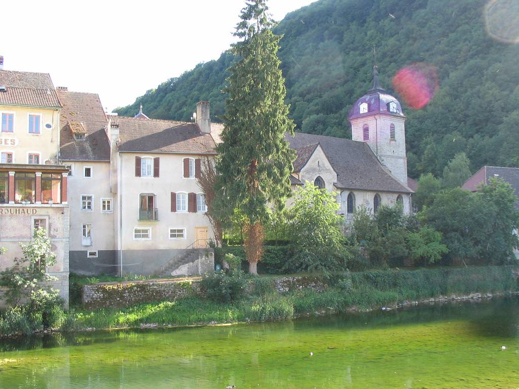 Villes et Villages L'église de Saint-Hyppolite (Doubs)
