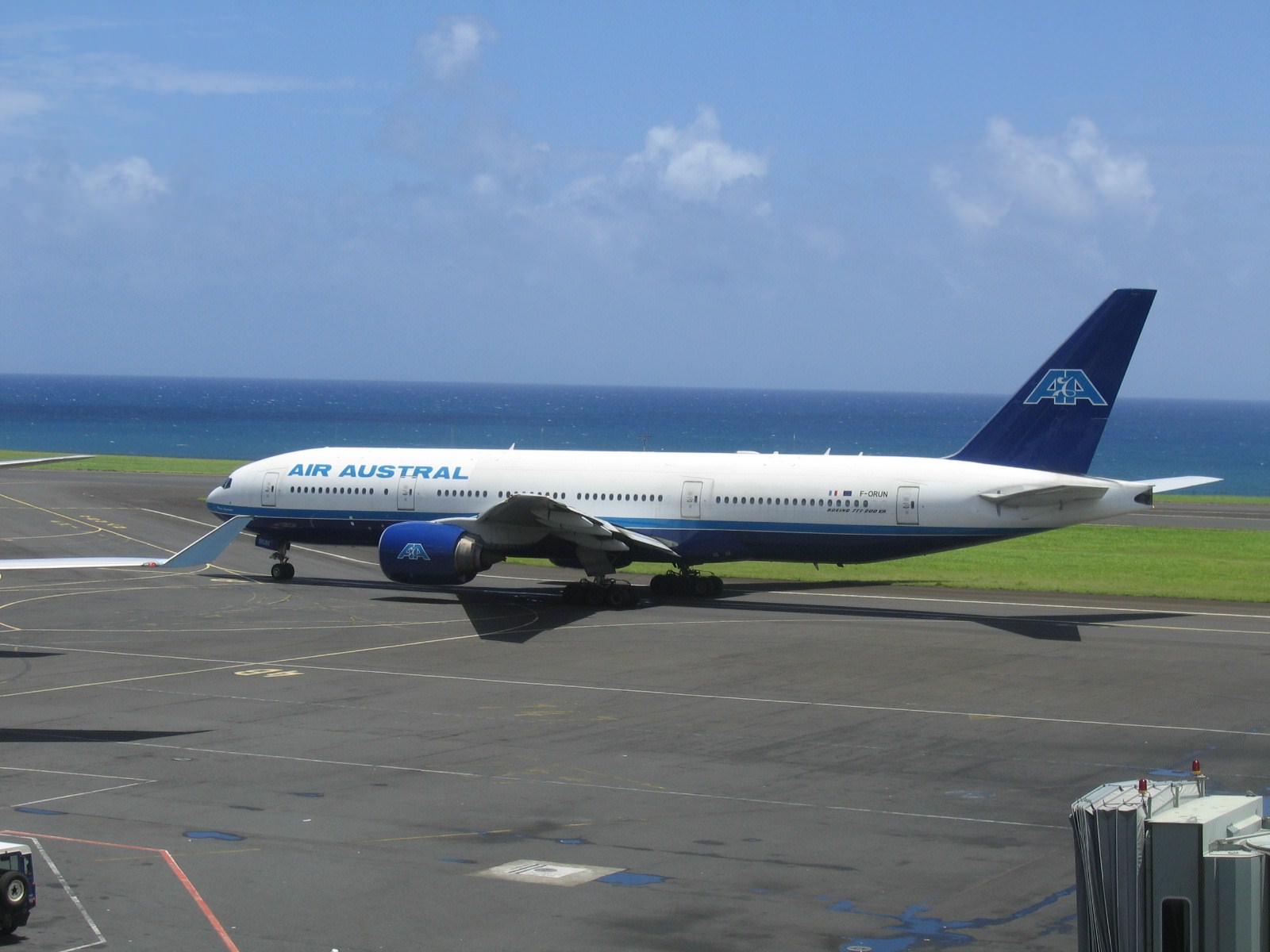 Avions de ligne Boeing 777-2Q8/ER d'Air Austral