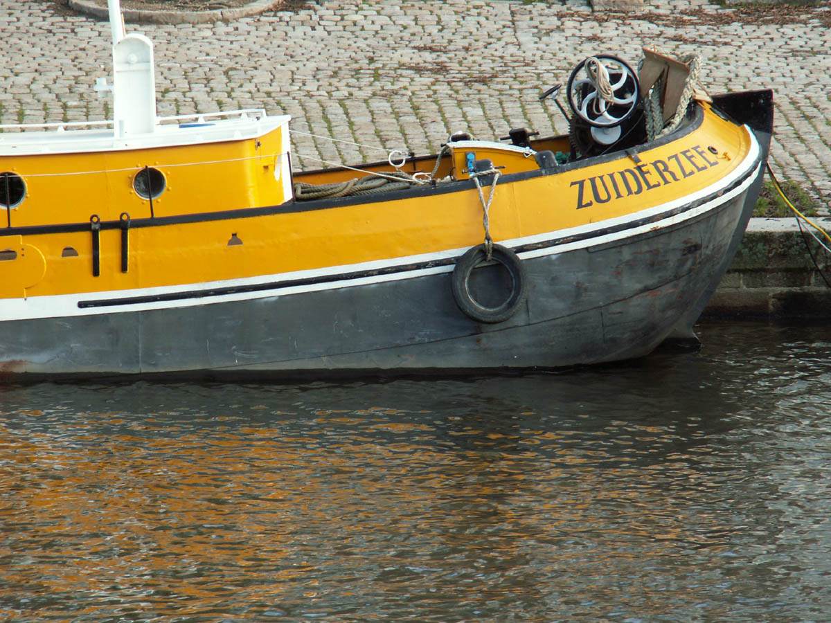 Bateaux a moteur bateau jaune