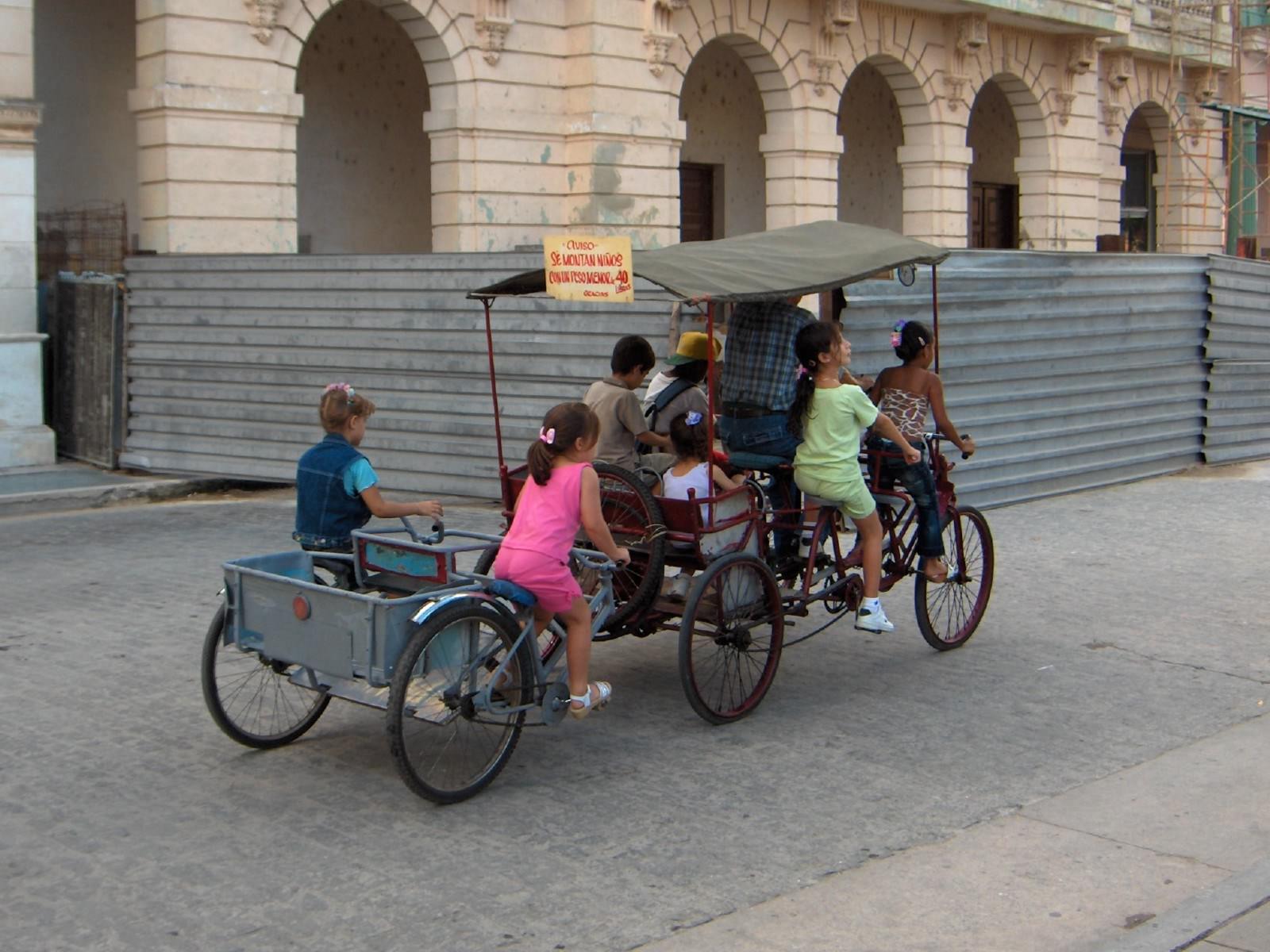 Cuba Santa Clara, un tour en ville pour les gosses ...